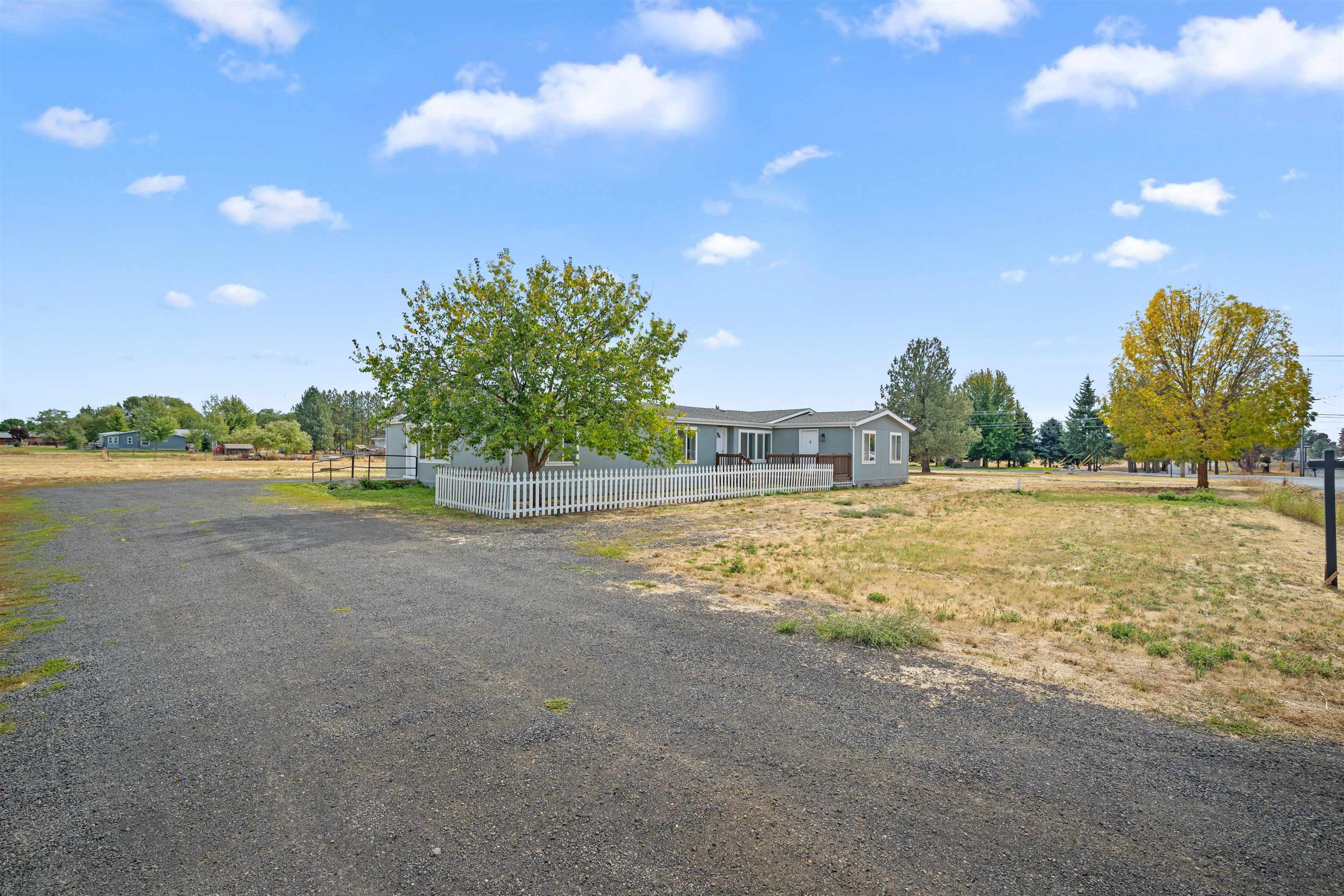 8710 N Dorset Rd - Photo 3