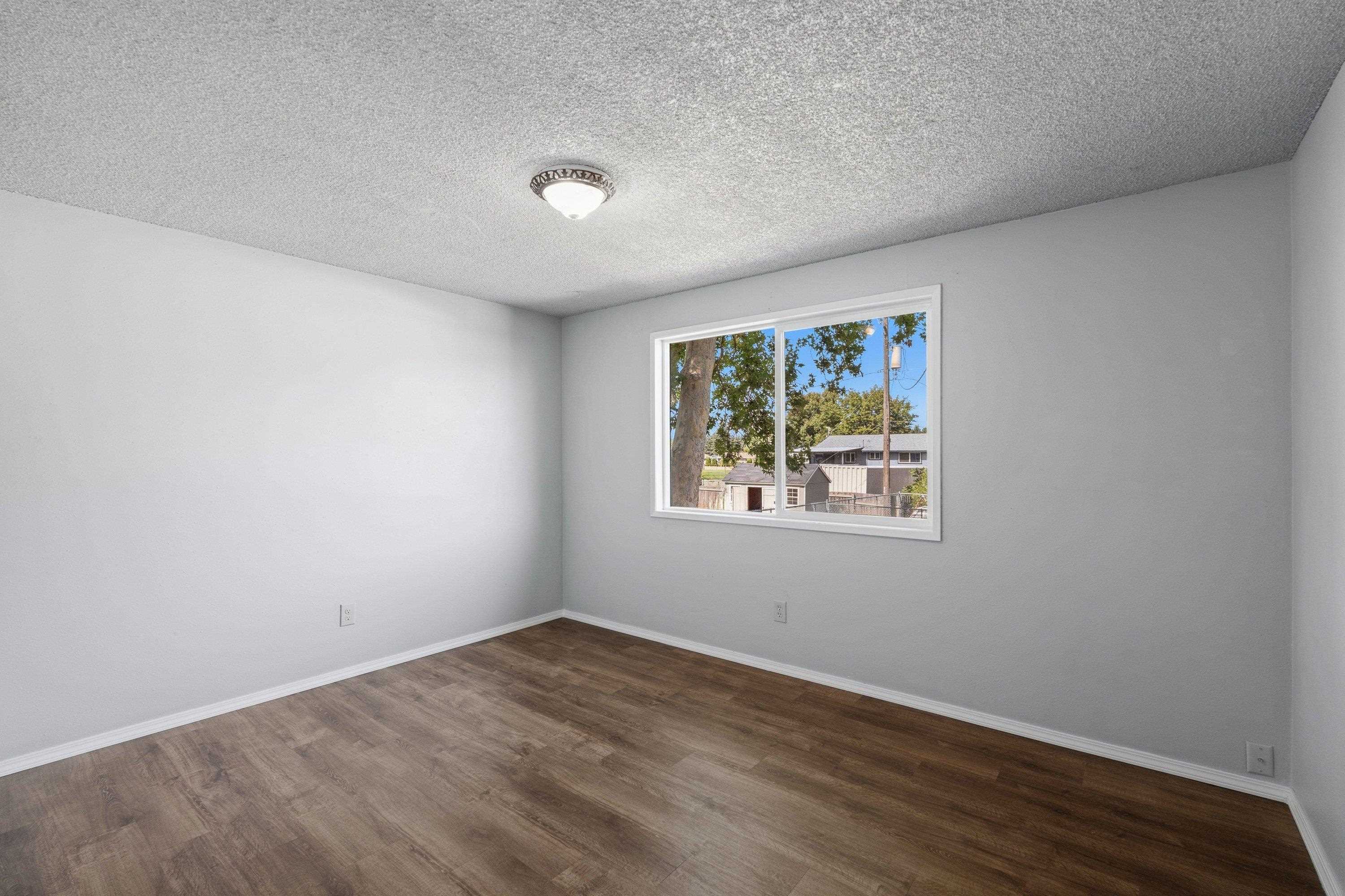 12505 E 31st Ave - Photo 18