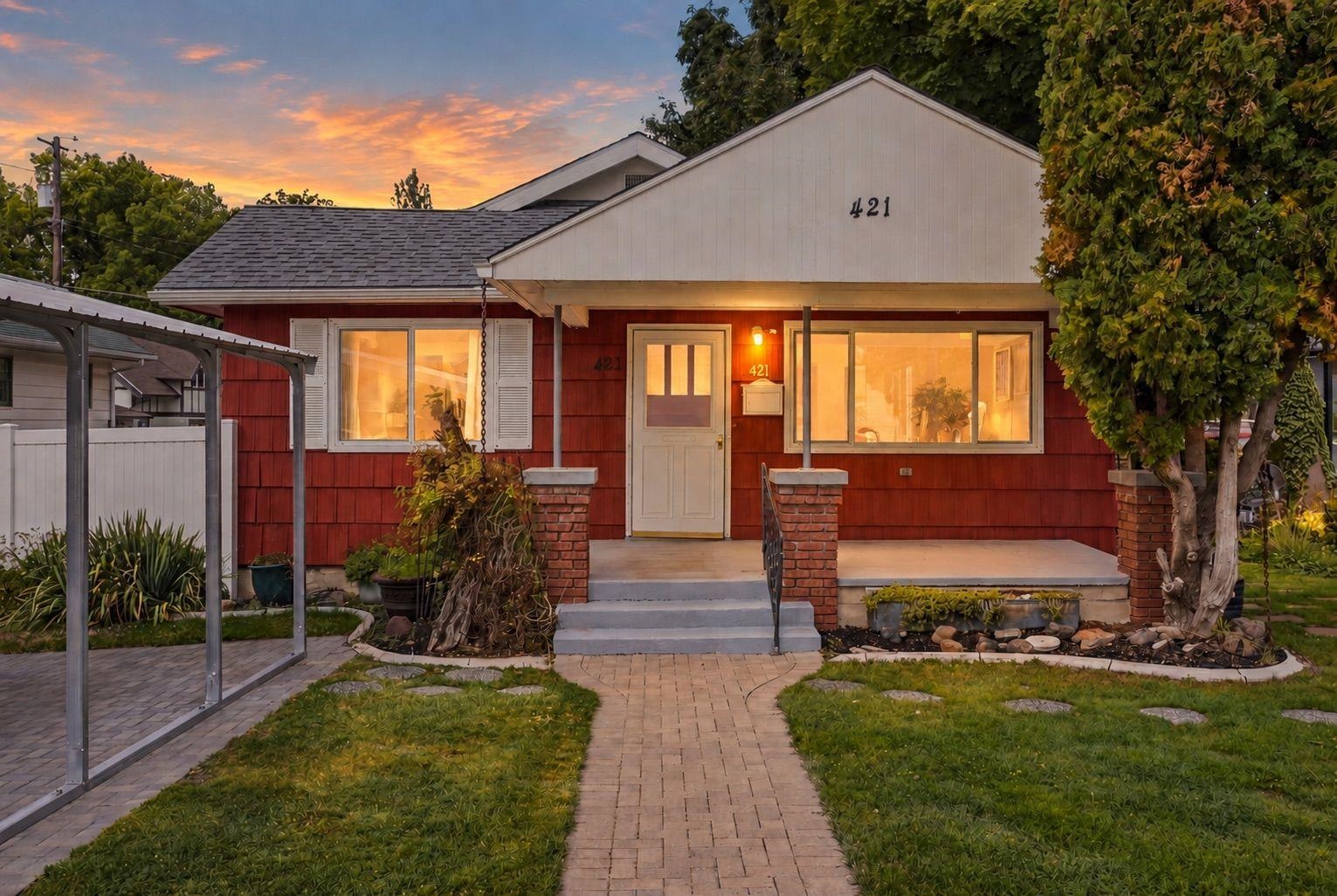 421 E 28th Ave - Photo 1