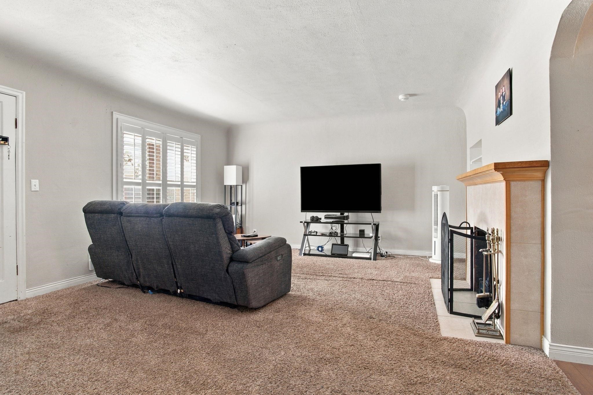 10309 E Broadway Ave - Photo 2