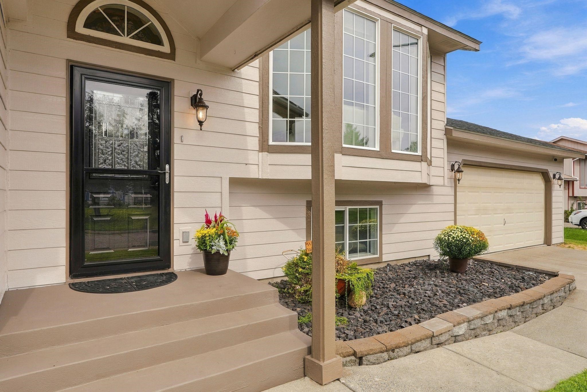 20017 E Grace Ln - Photo 3