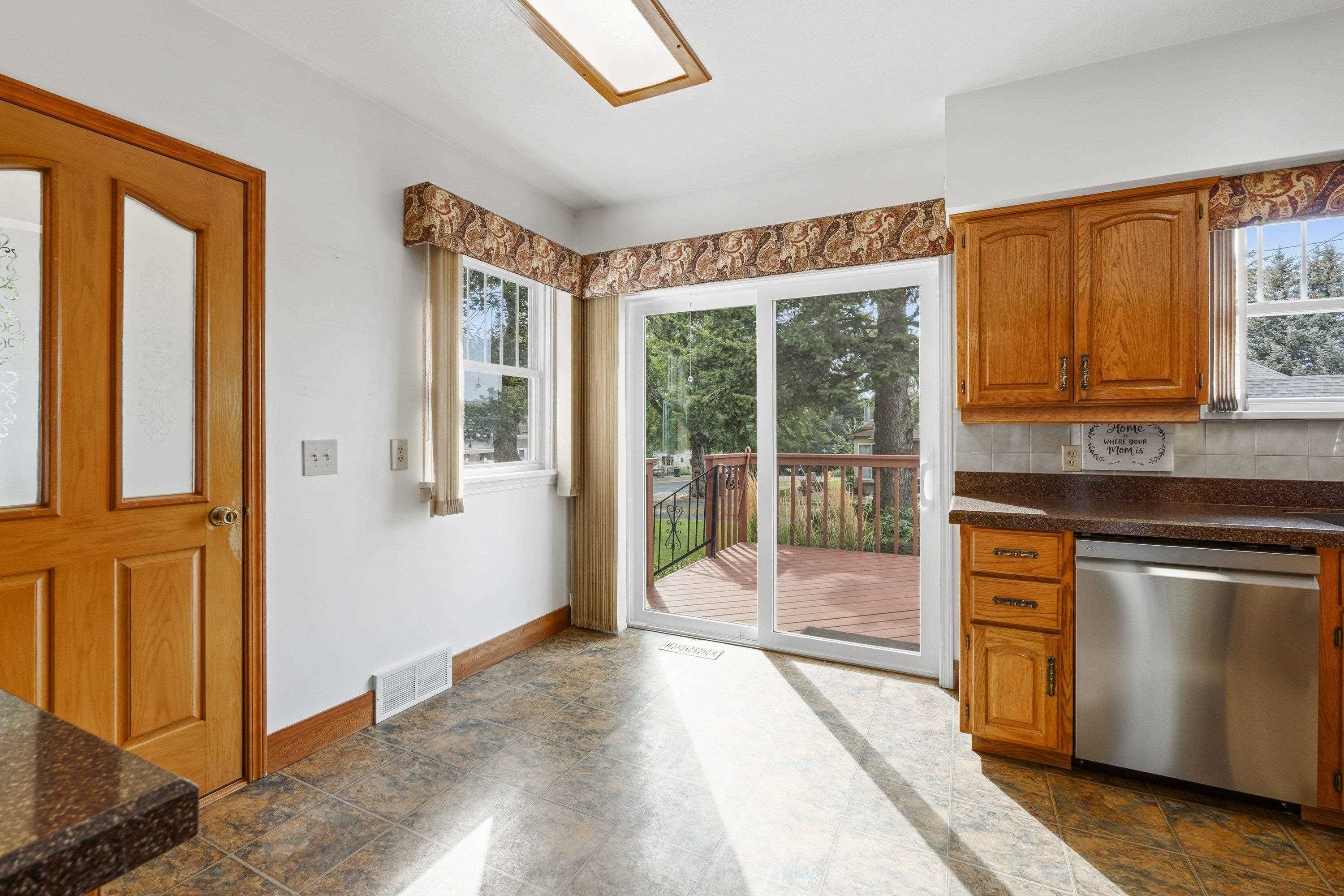 341 S Broadway St - Photo 8