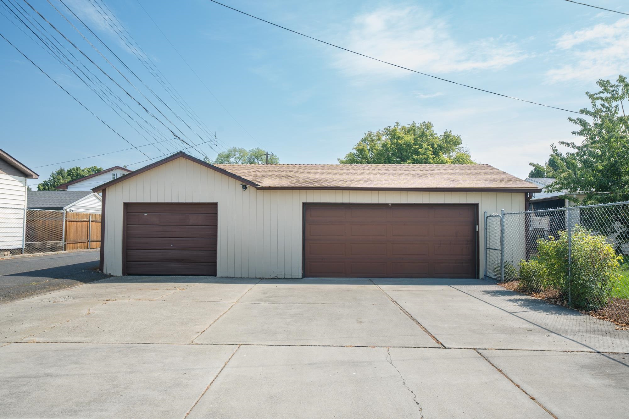 603 E COLUMBIA Ave - Photo 2