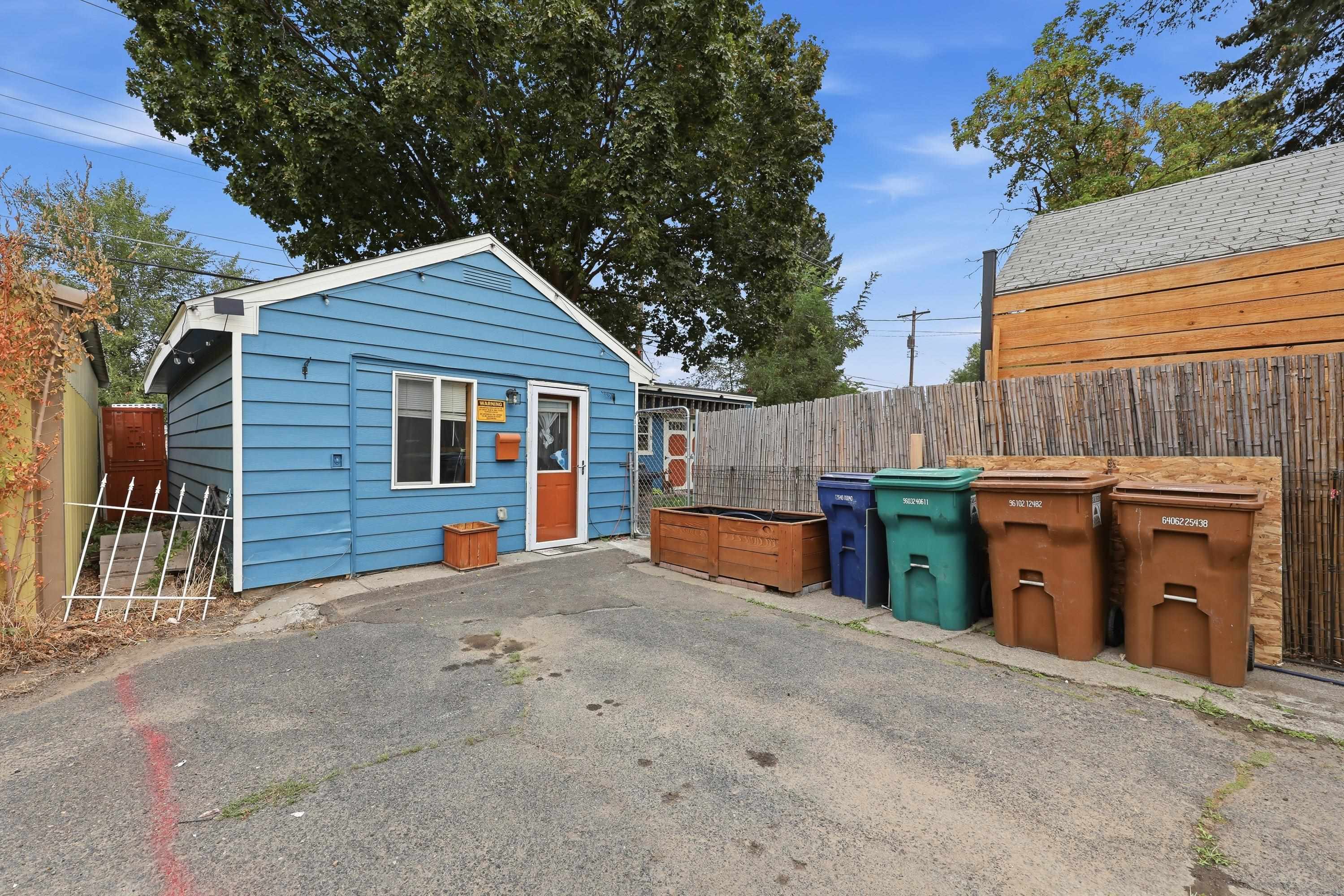 627 E Empire Ave - Photo 33
