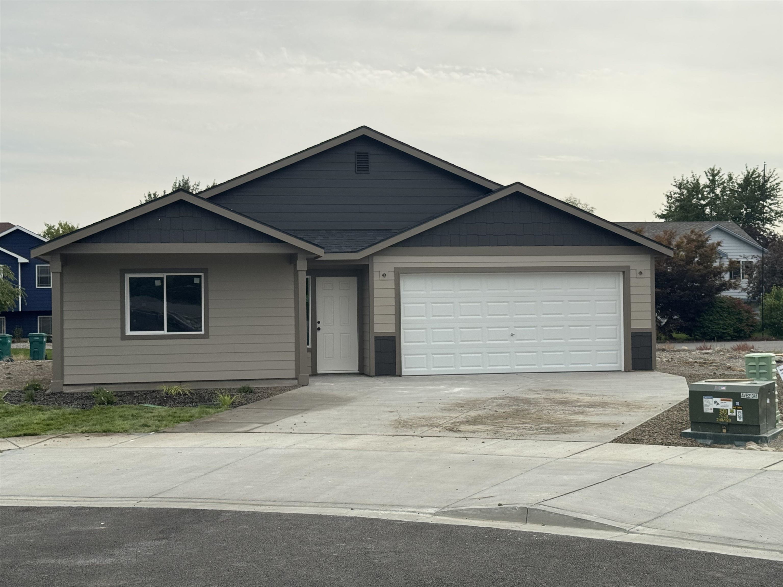425 N Garvin Ct - Photo 2