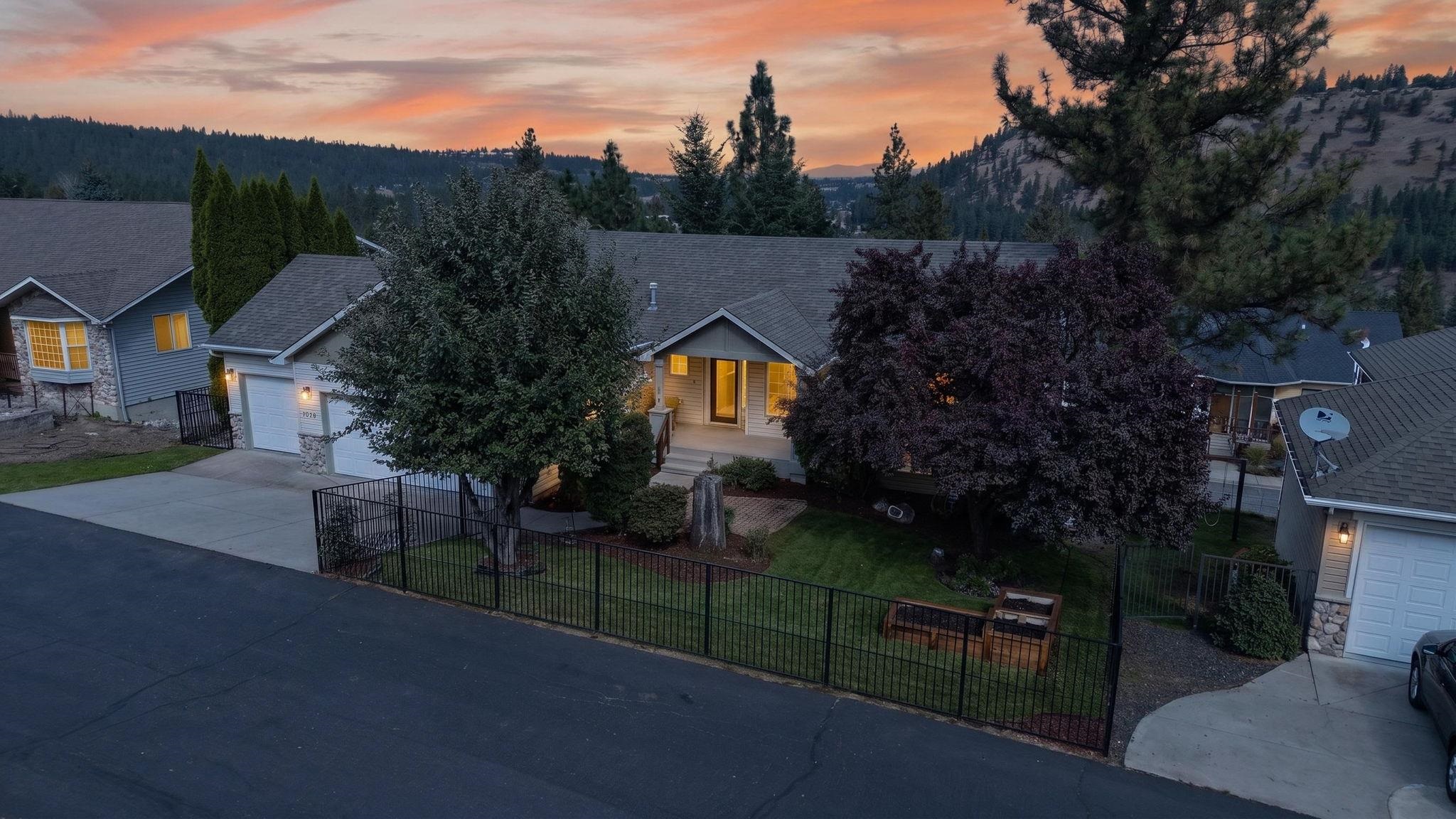 1019 W BOLAN Ave - Photo 1
