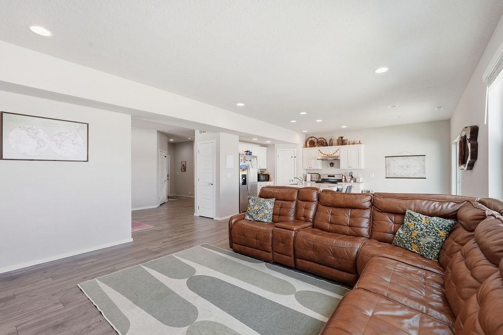 8434 W Sugar Ct - Photo 9
