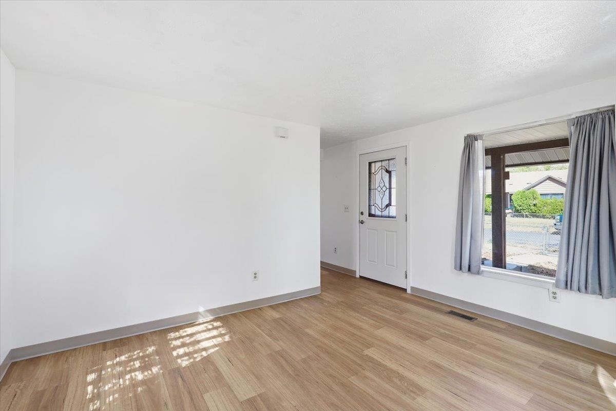1712 E Queen Ave - Photo 6