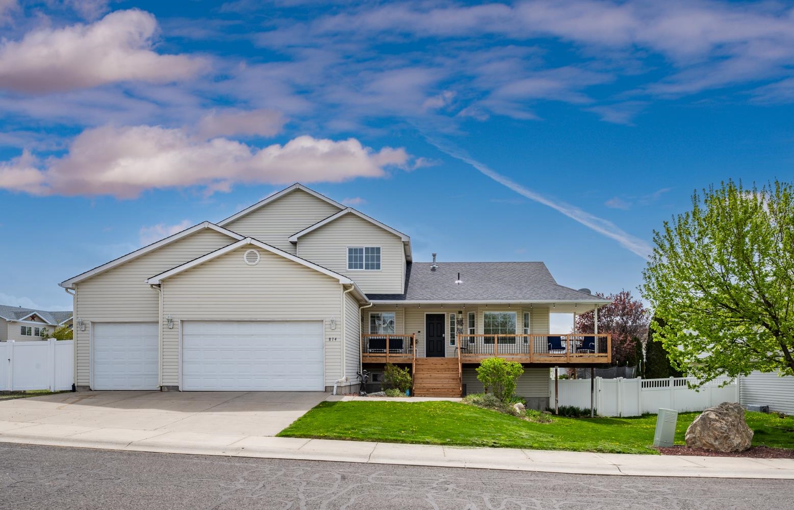 814 E Justin Ave - Photo 1