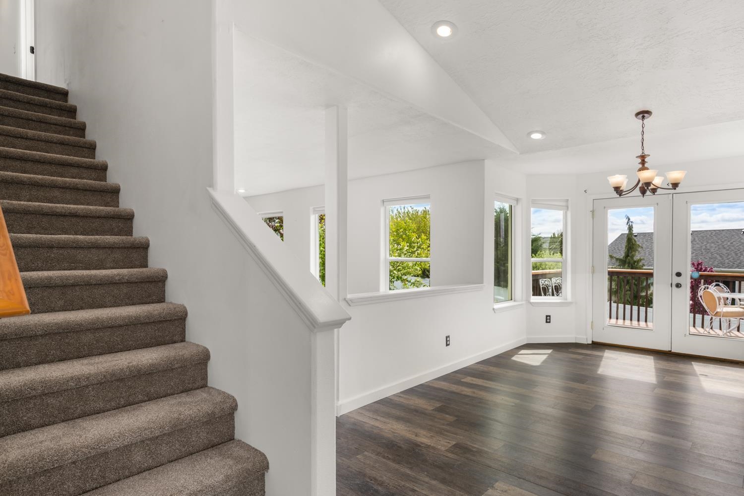 814 E Justin Ave - Photo 3