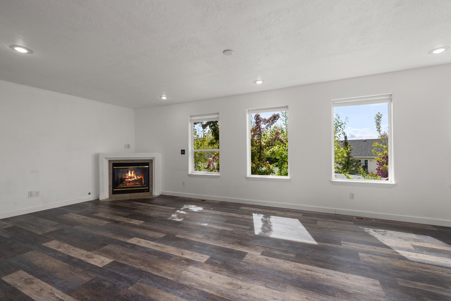 814 E Justin Ave - Photo 4