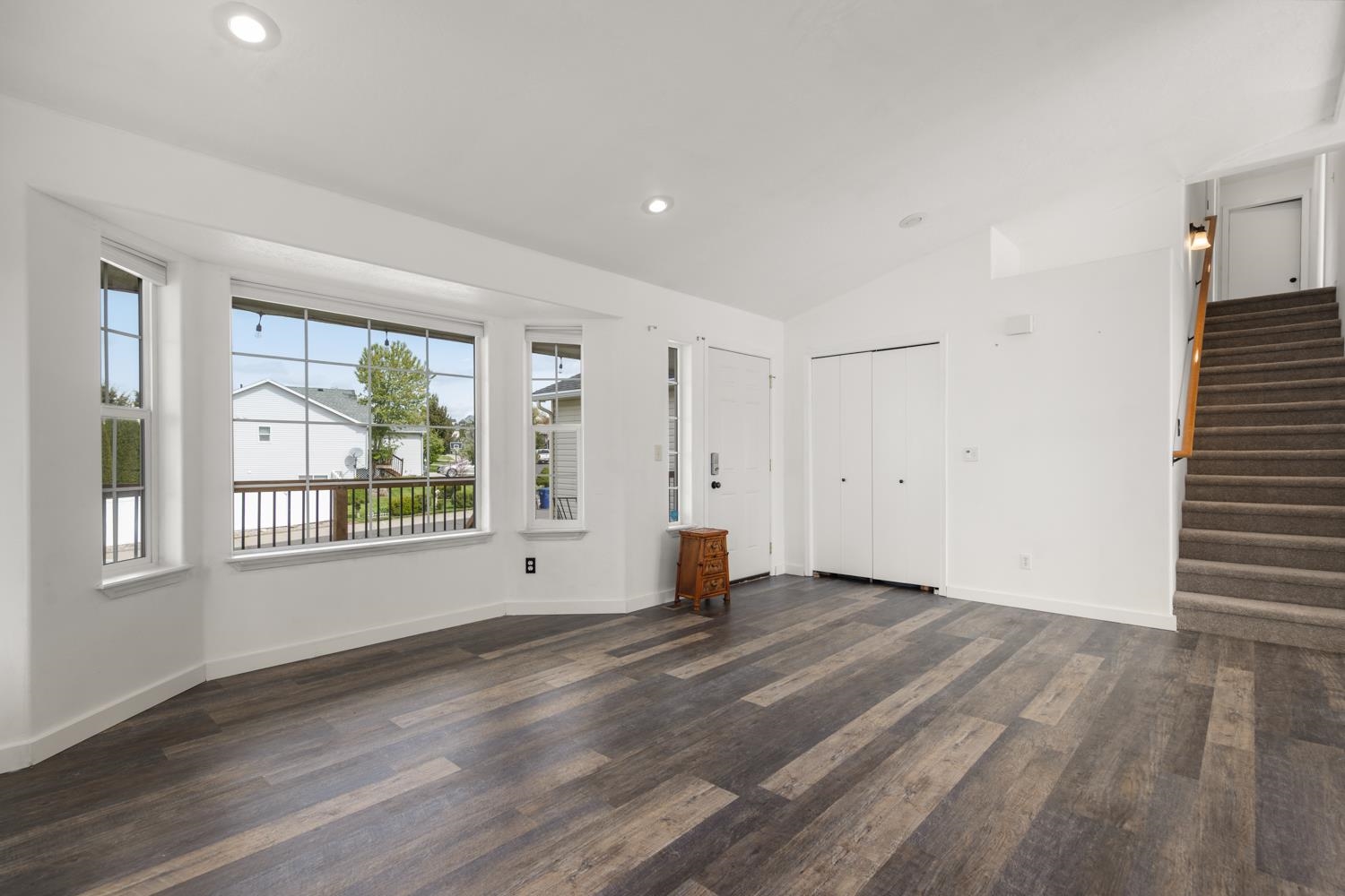 814 E Justin Ave - Photo 6