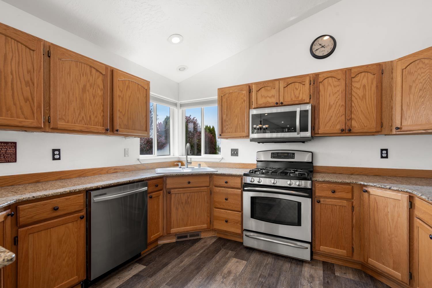 814 E Justin Ave - Photo 10