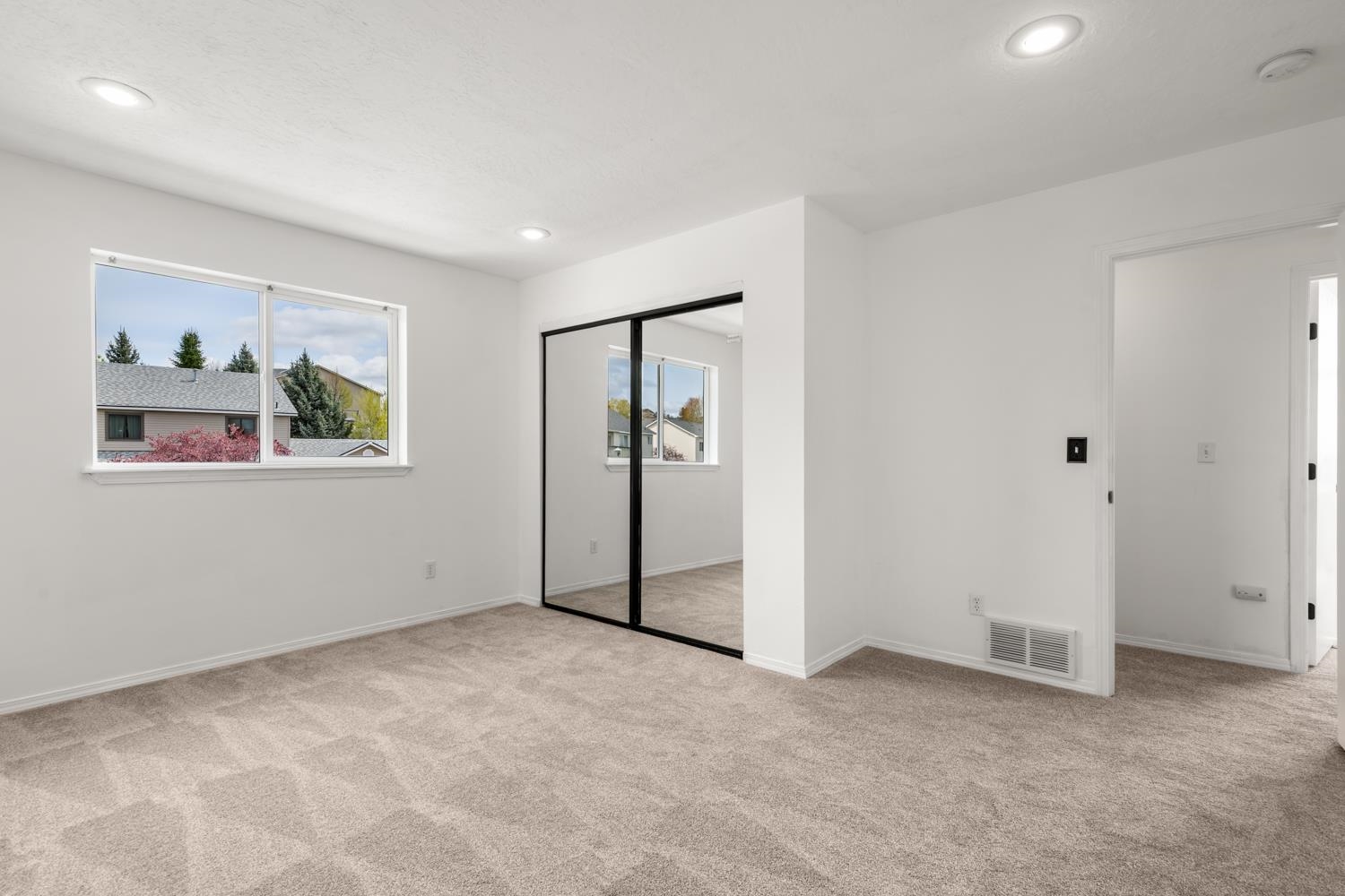 814 E Justin Ave - Photo 14