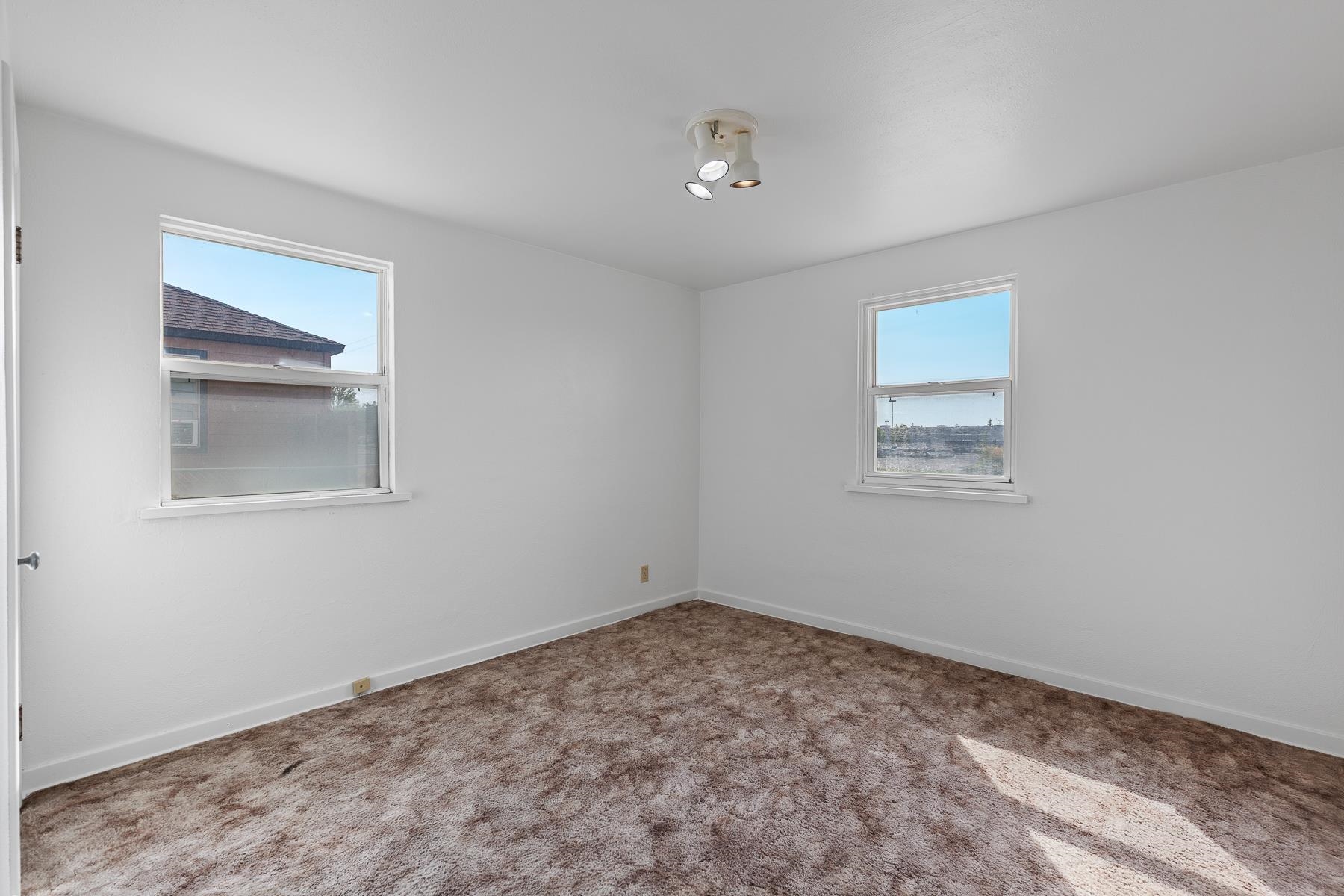 2412 W Wellesley Ave - Photo 11