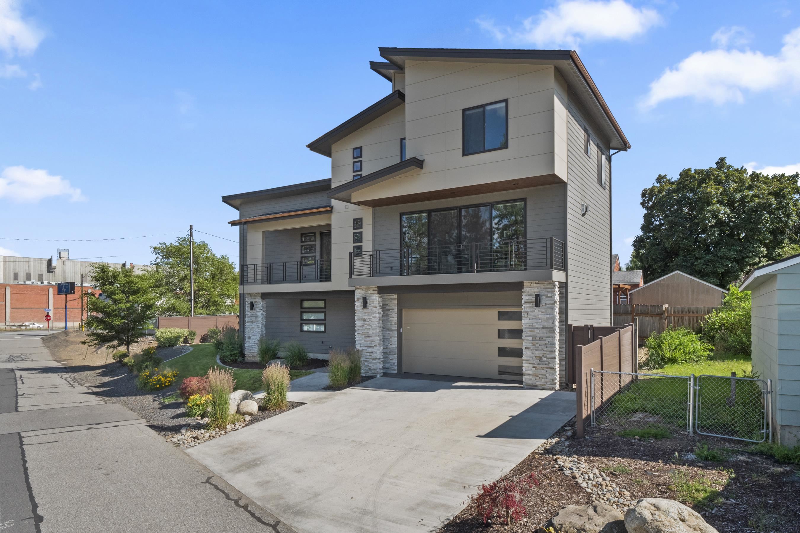 8928 E South Riverway Ave - Photo 2