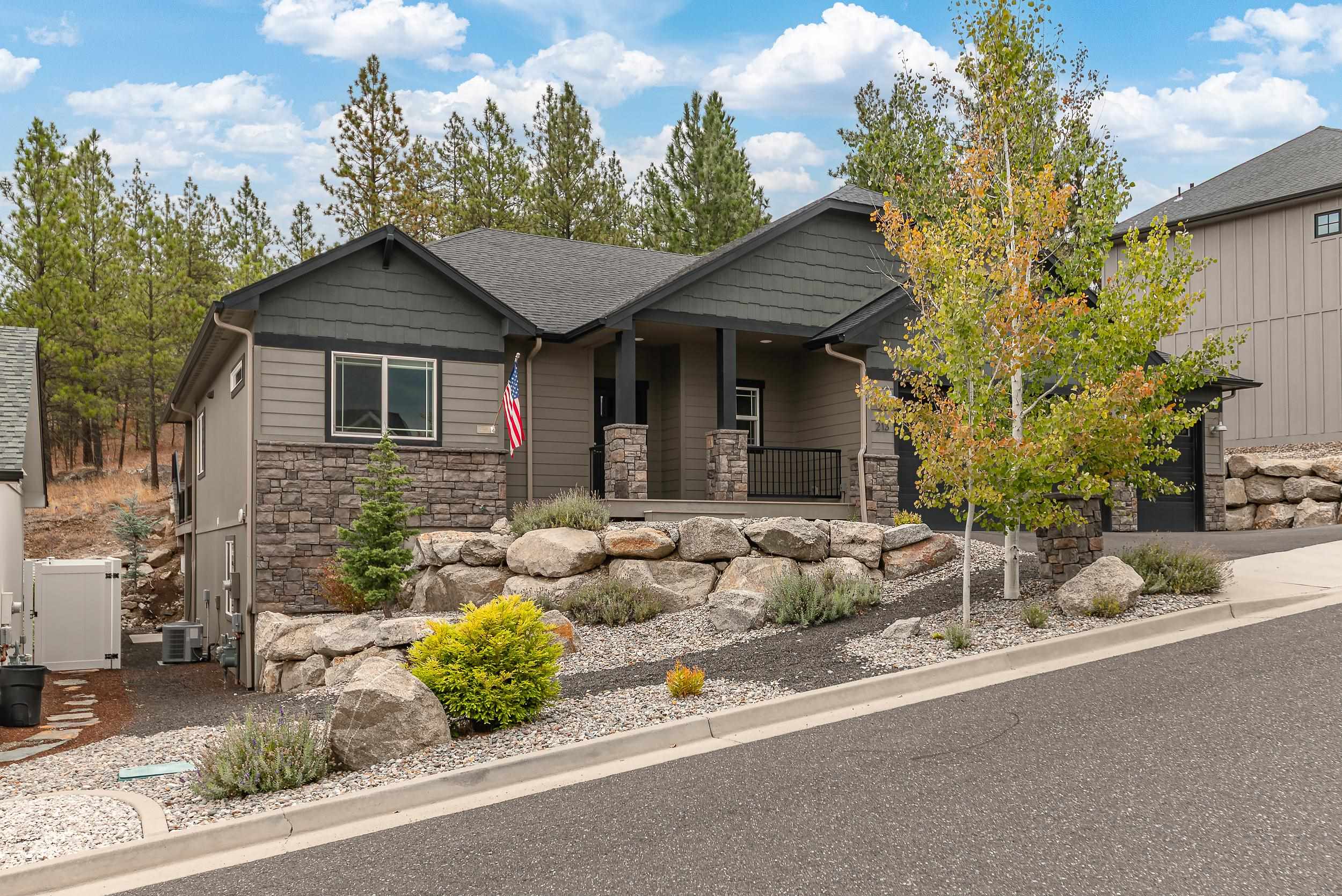 213 E Sapphire Ln - Photo 1