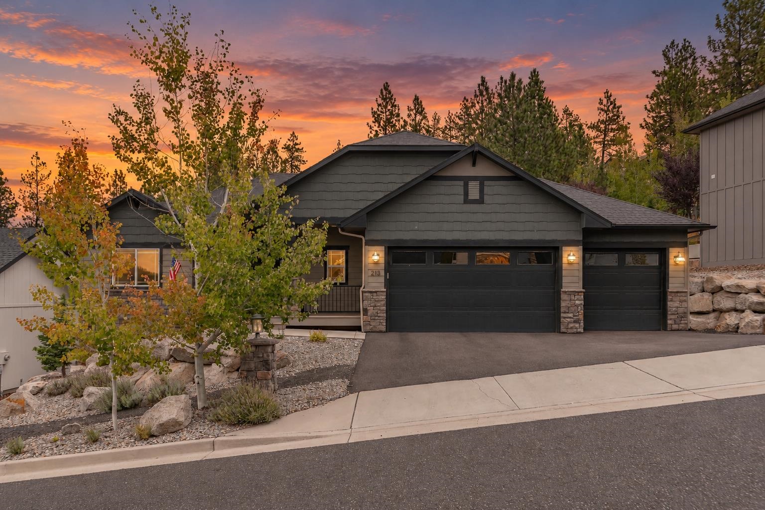 213 E Sapphire Ln - Photo 2