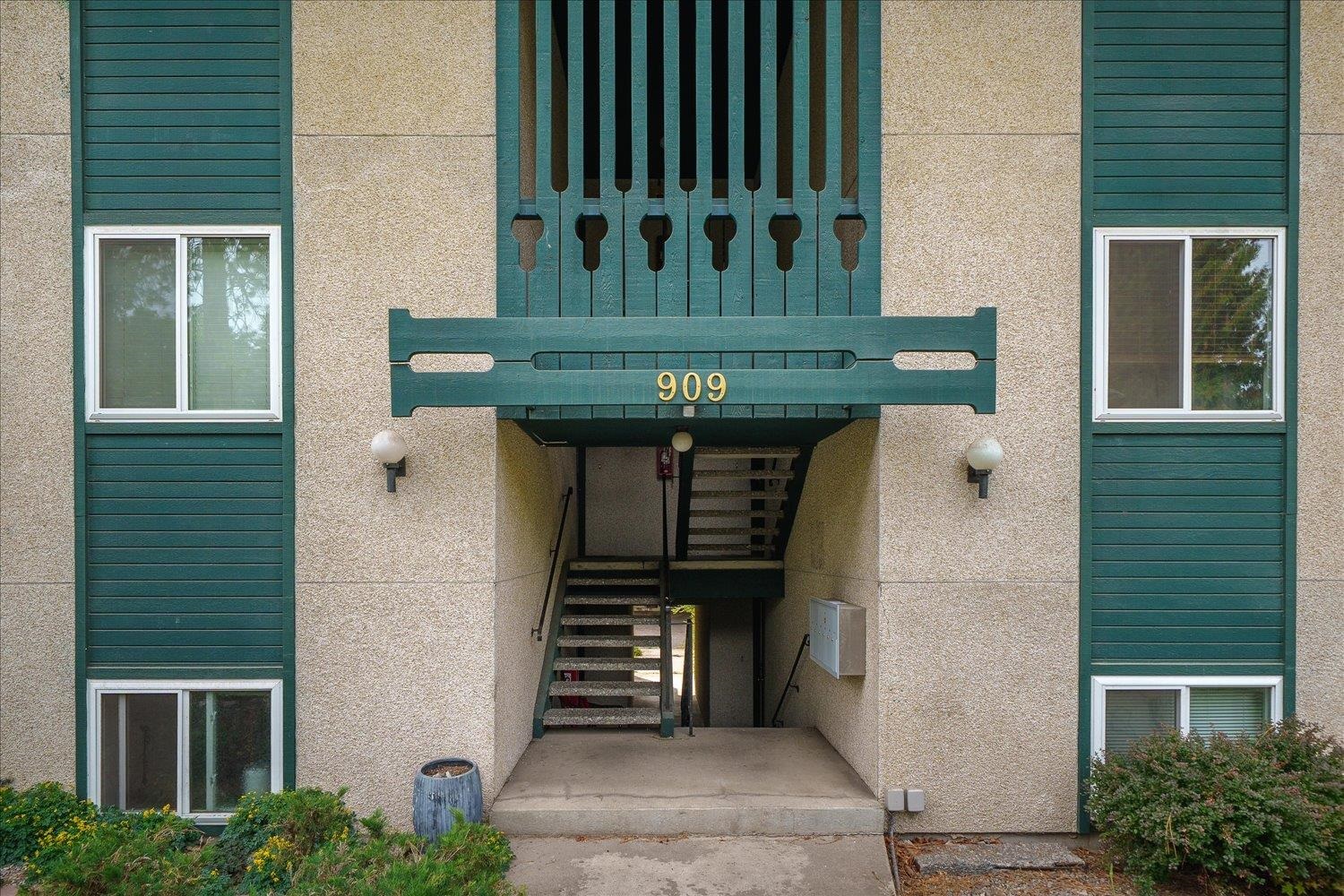 909 W 13th Ave - Photo 1