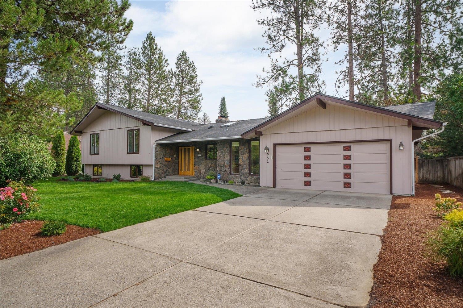 931 W Regent Ct - Photo 1