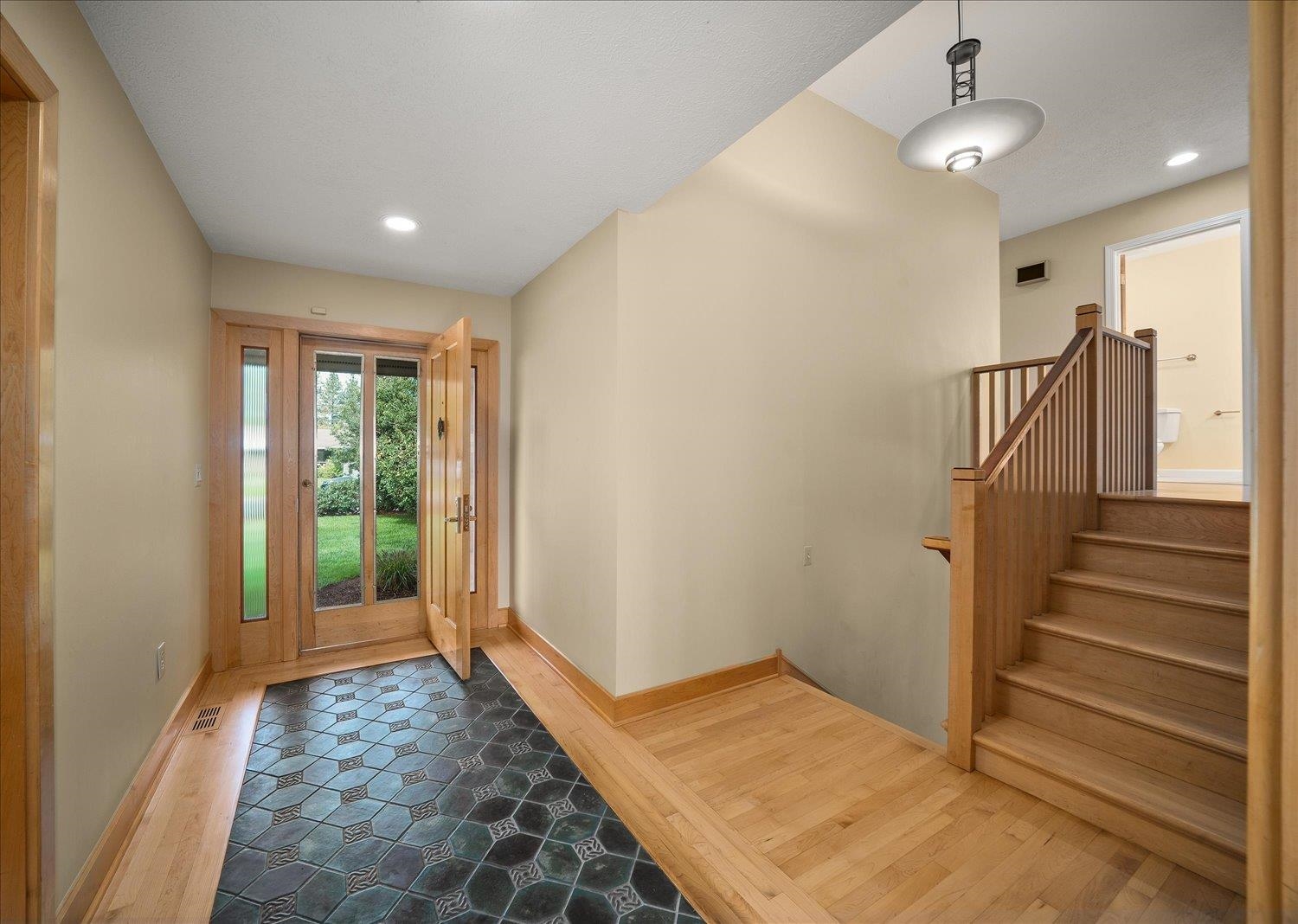931 W Regent Ct - Photo 3
