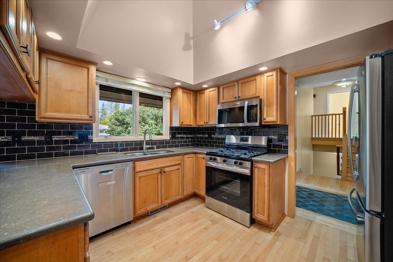 931 W Regent Ct - Photo 9