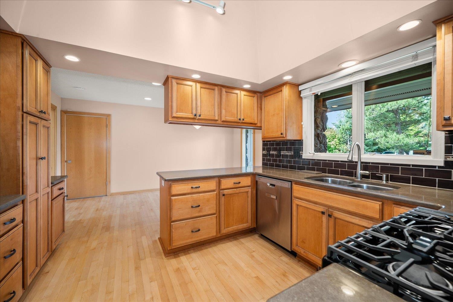 931 W Regent Ct - Photo 10