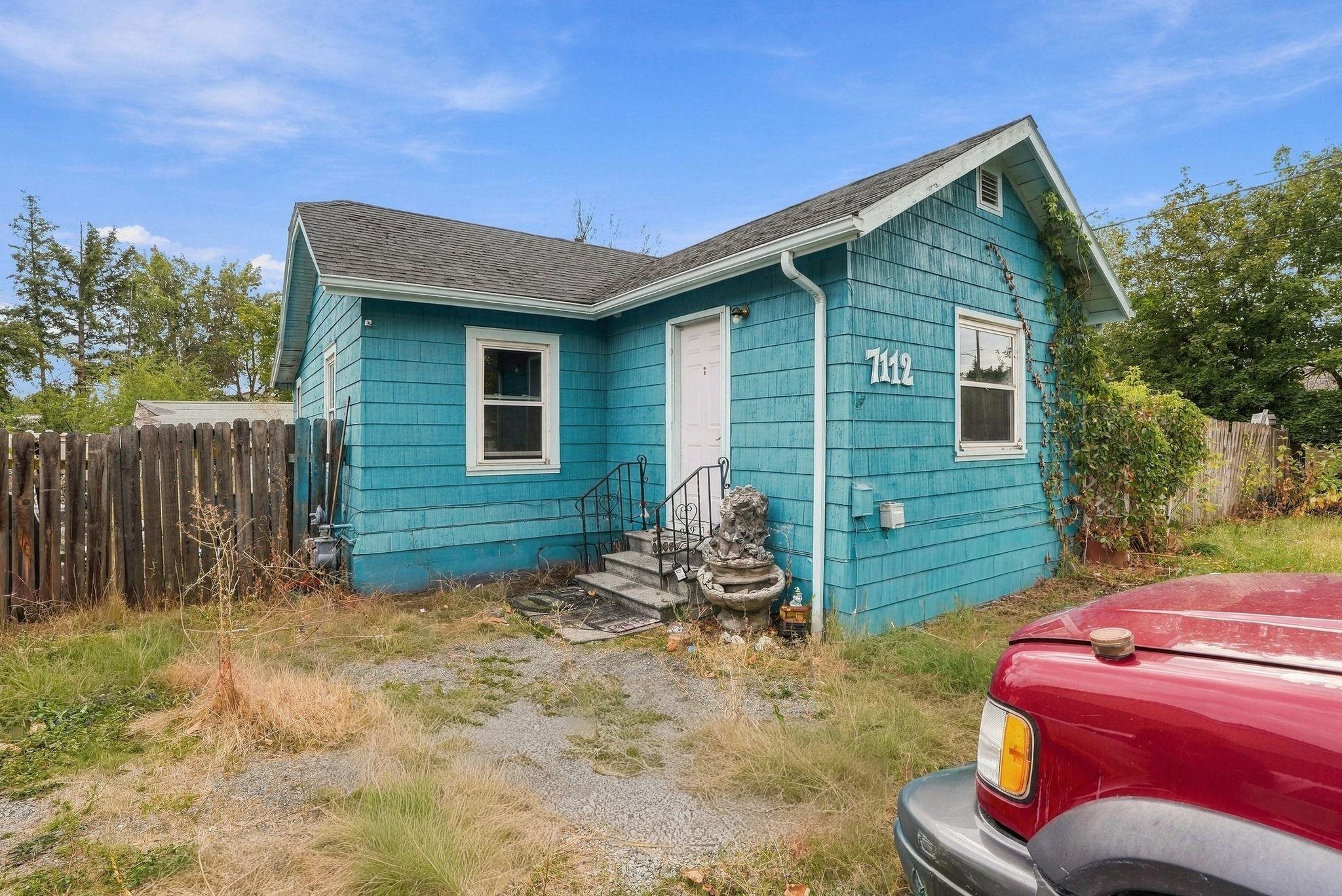 7112 E Fairview Ave - Photo 1