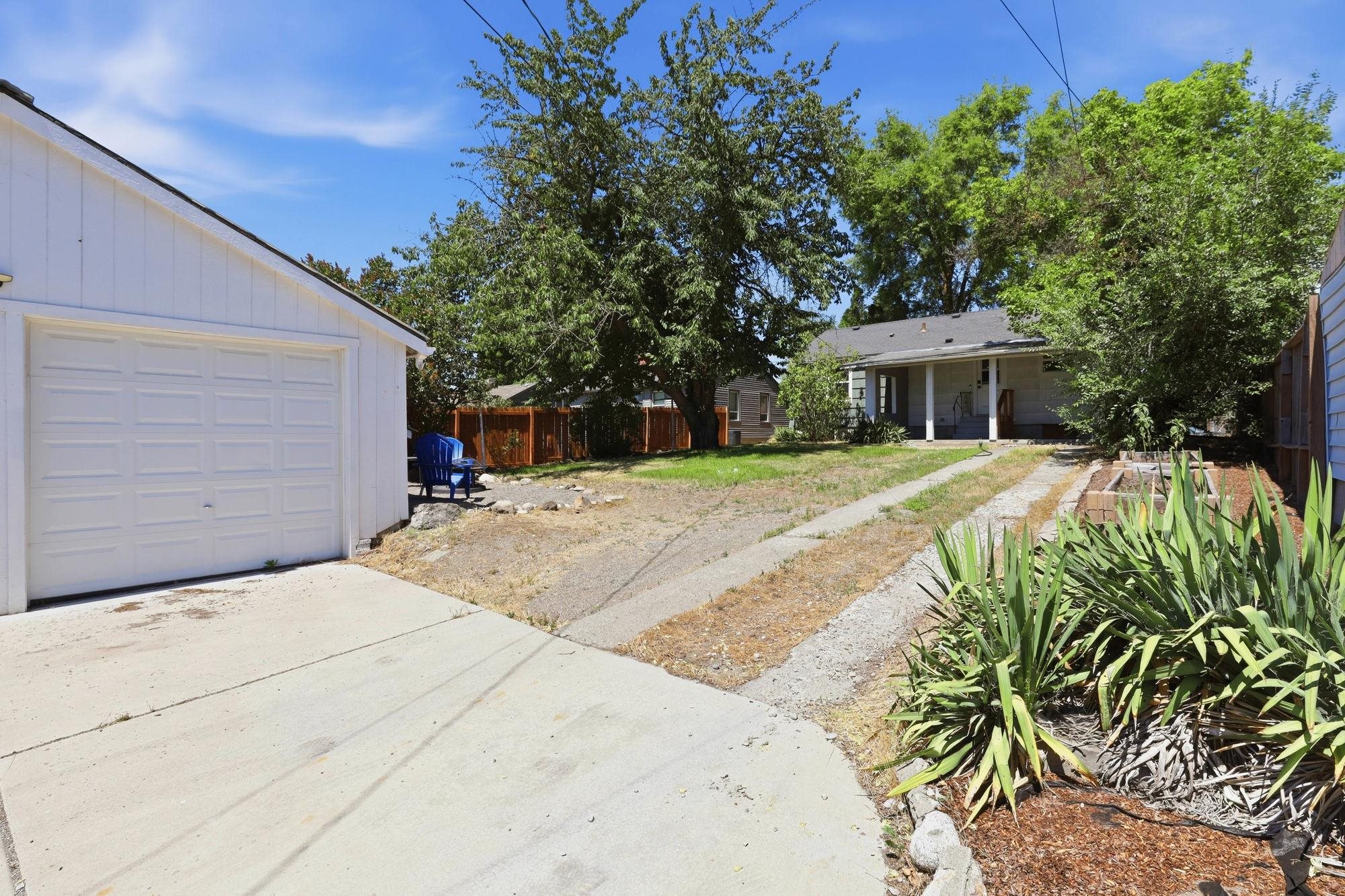 2611 W Broad Ave - Photo 22