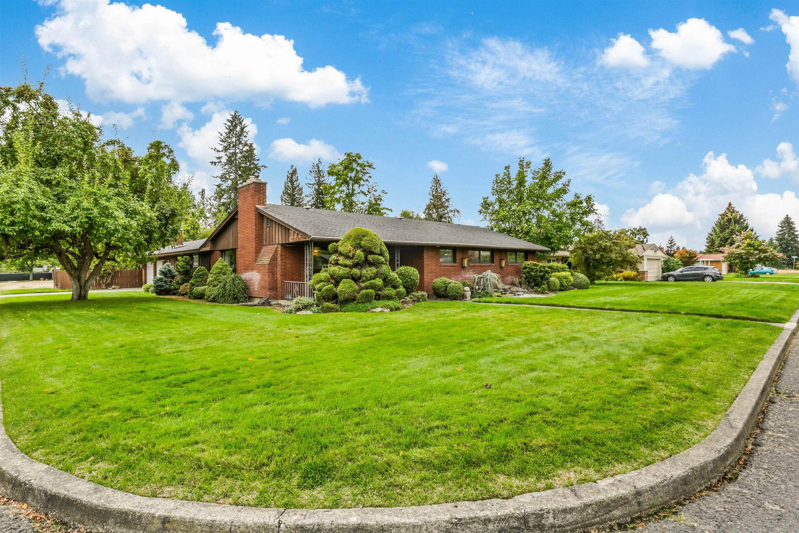 2303 W Gordon Ave - Photo 1