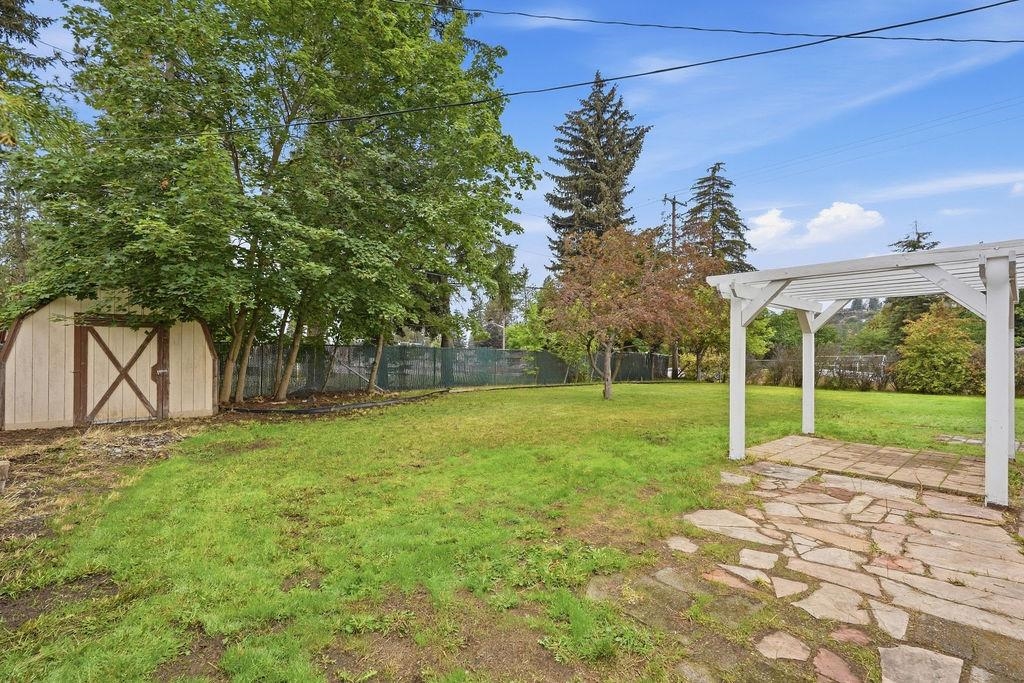 621 W Greta Ave - Photo 32
