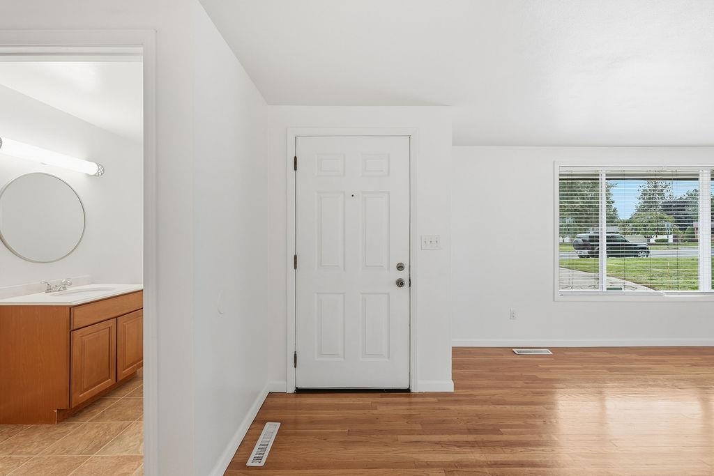 621 W Greta Ave - Photo 5