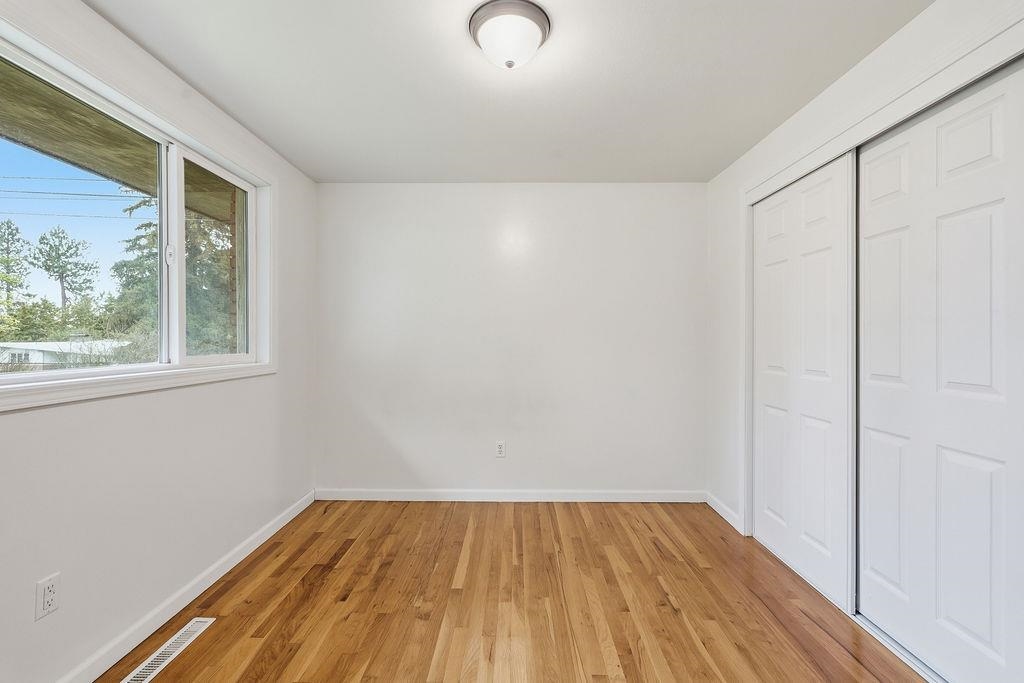 621 W Greta Ave - Photo 18