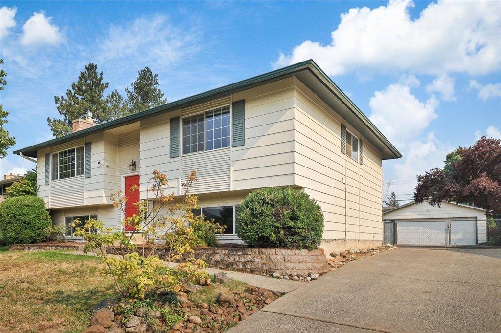 1427 E 35th Ave - Photo 1