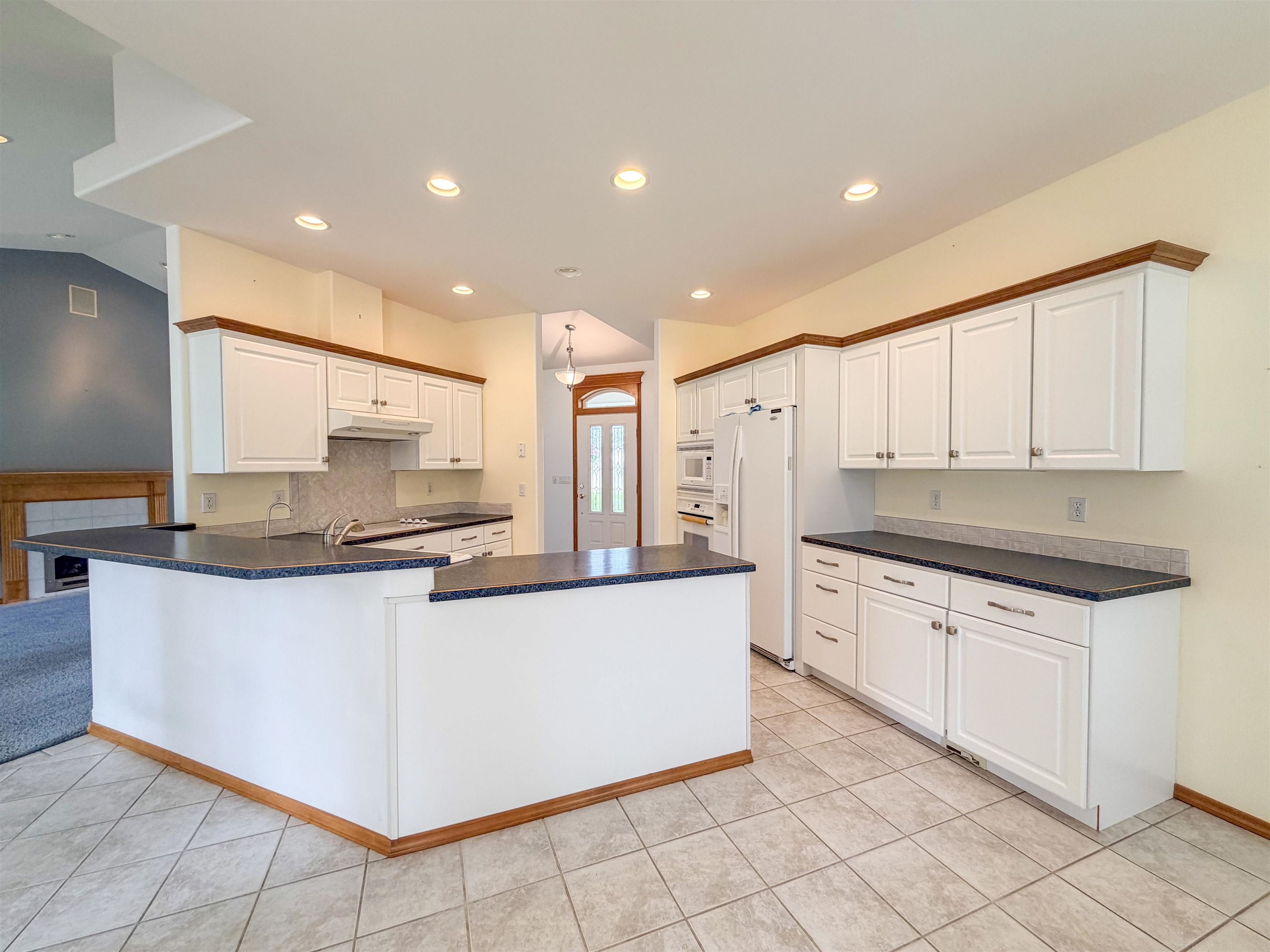1555 S Meyers St - Photo 9