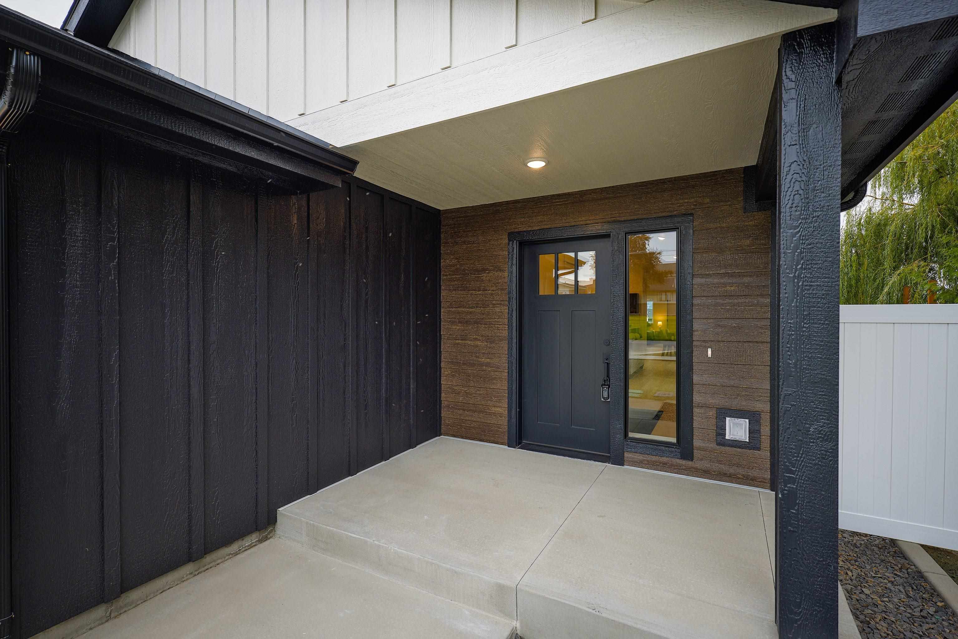 19323 E 4th Ave - Photo 2