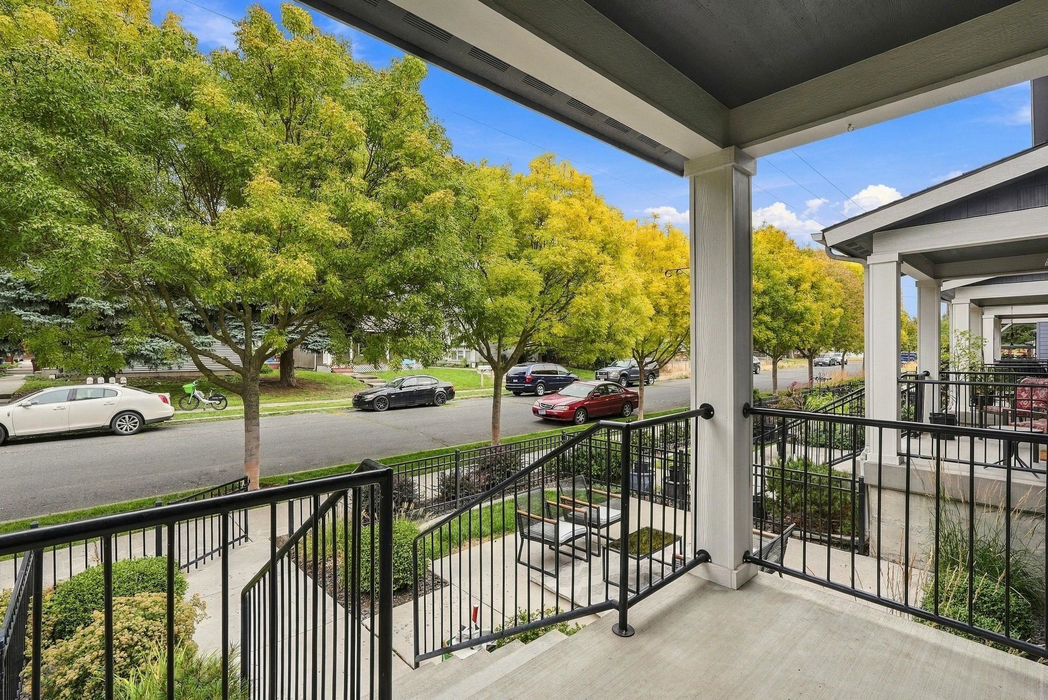 2121 W Bridge Ave - Photo 2