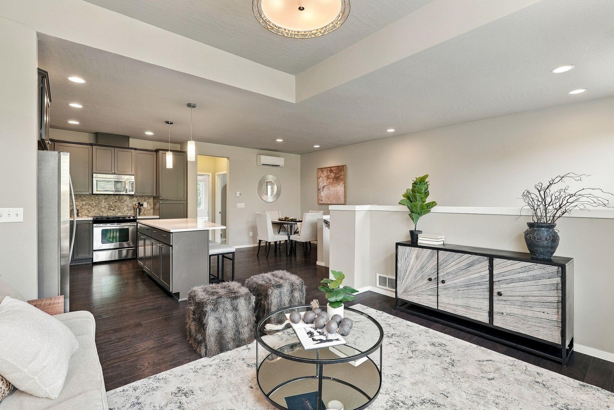 2121 W Bridge Ave - Photo 3