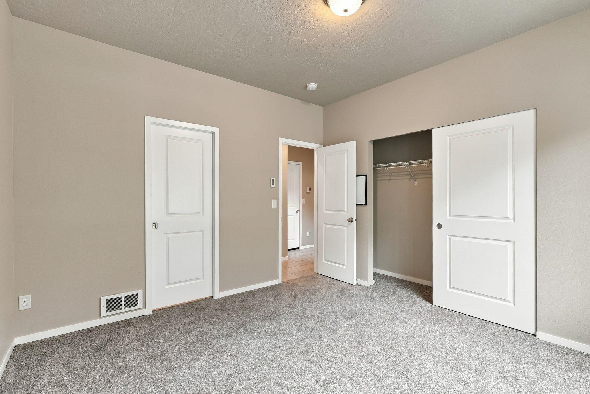 2121 W Bridge Ave - Photo 17