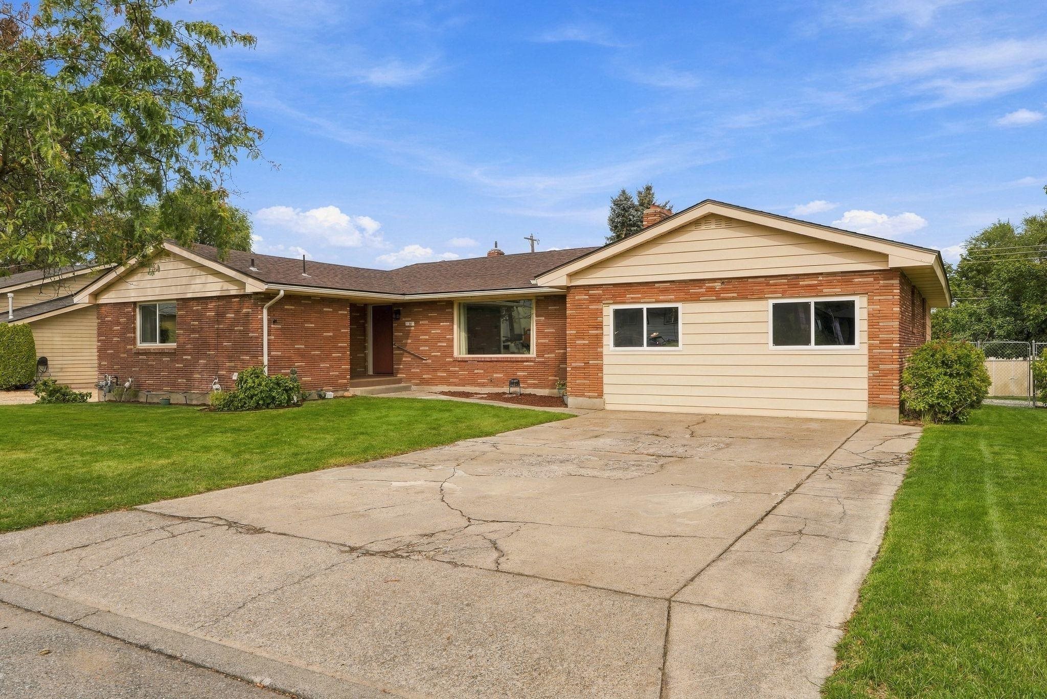 11403 E 11th Ave - Photo 2