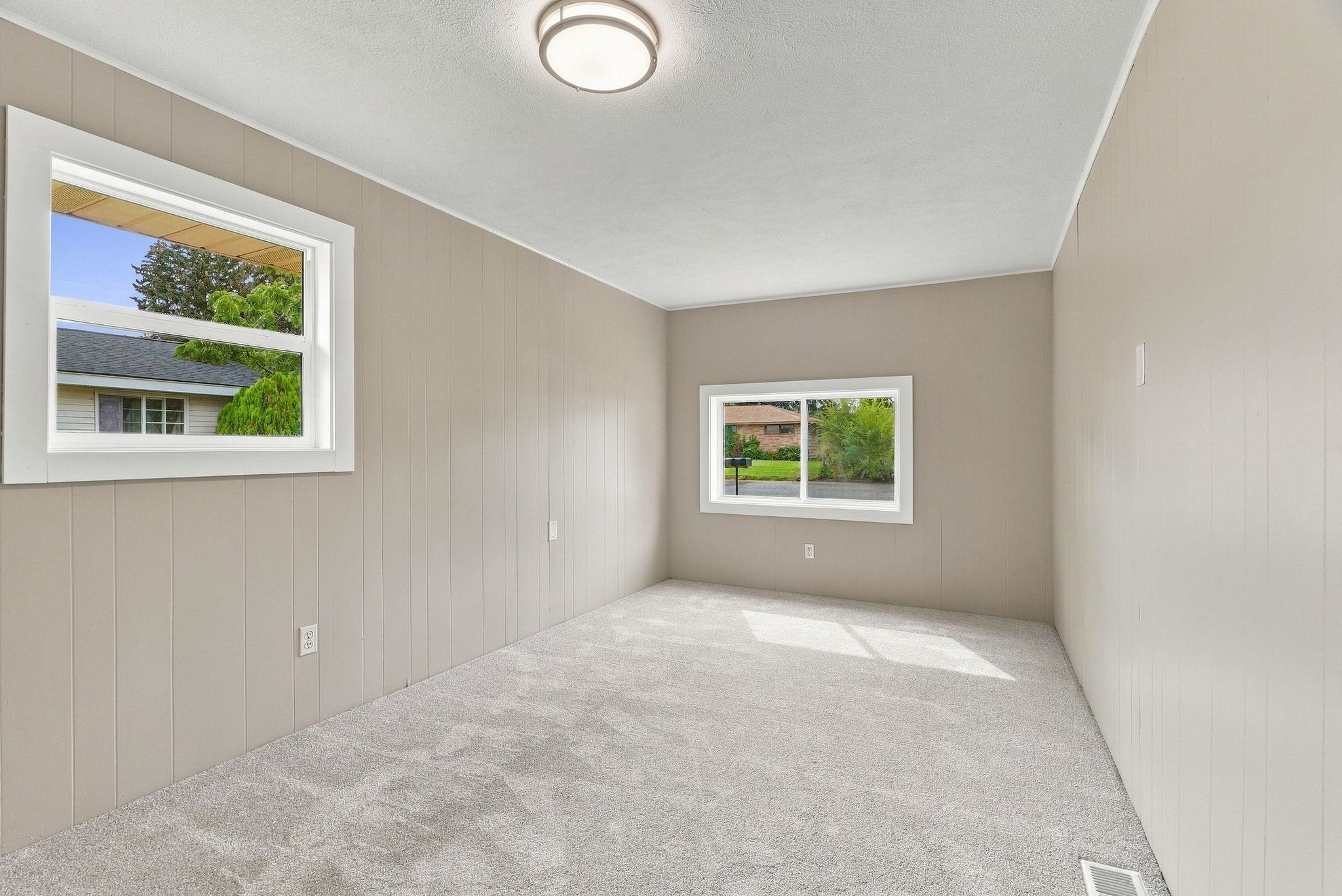 11403 E 11th Ave - Photo 13