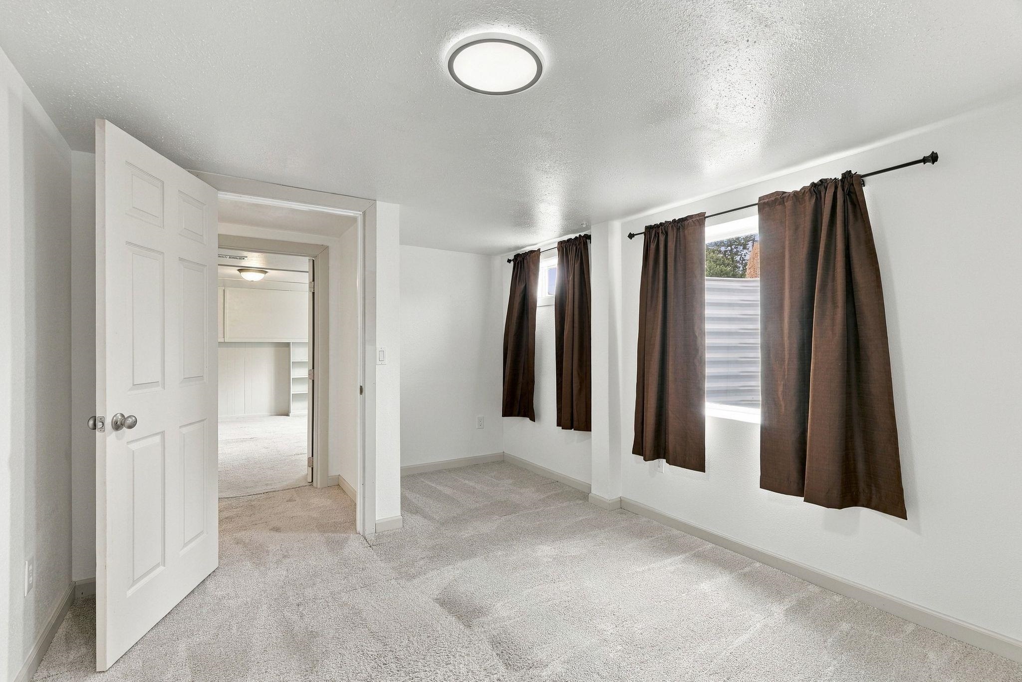 11403 E 11th Ave - Photo 26