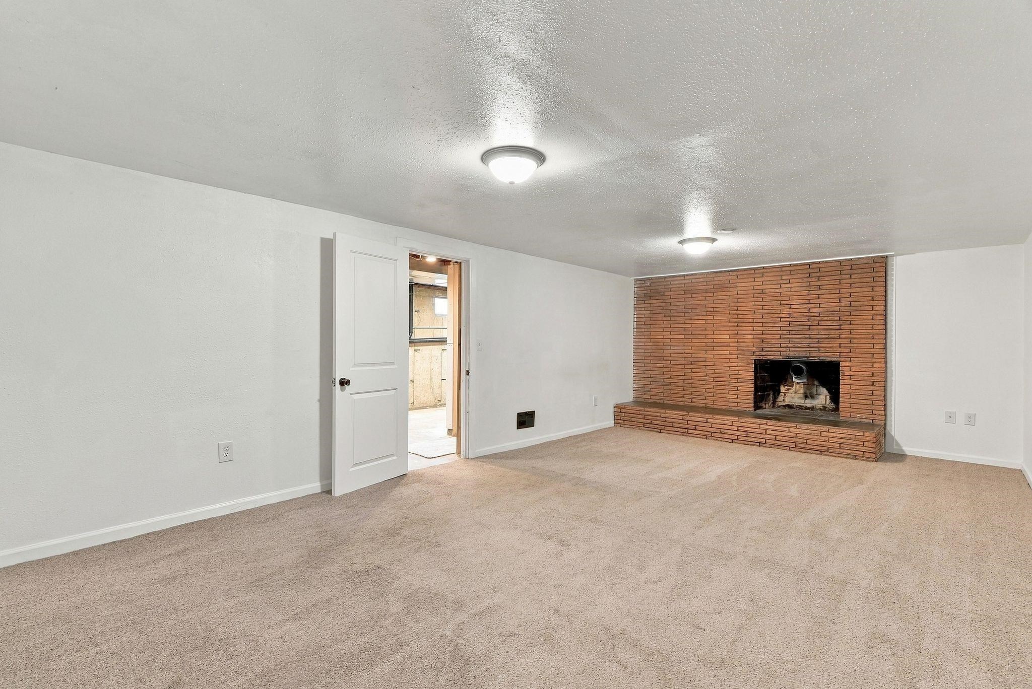 11403 E 11th Ave - Photo 30