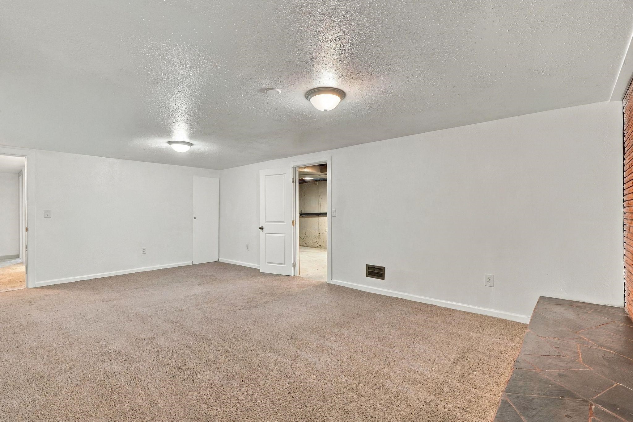 11403 E 11th Ave - Photo 31