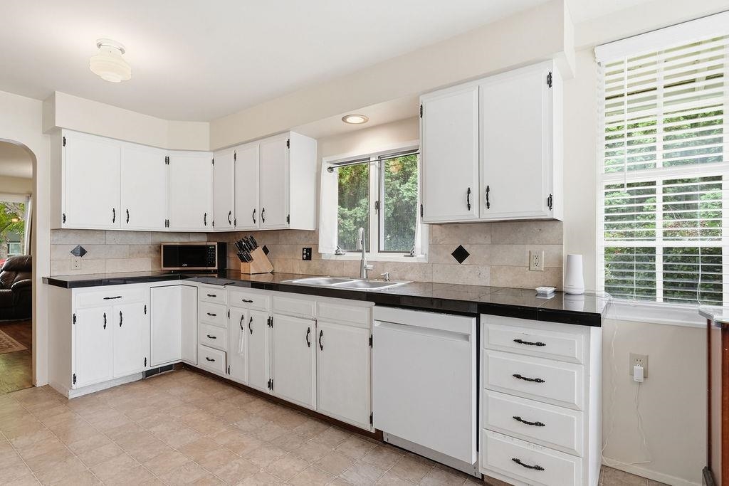 1423 E 36th Ave - Photo 12