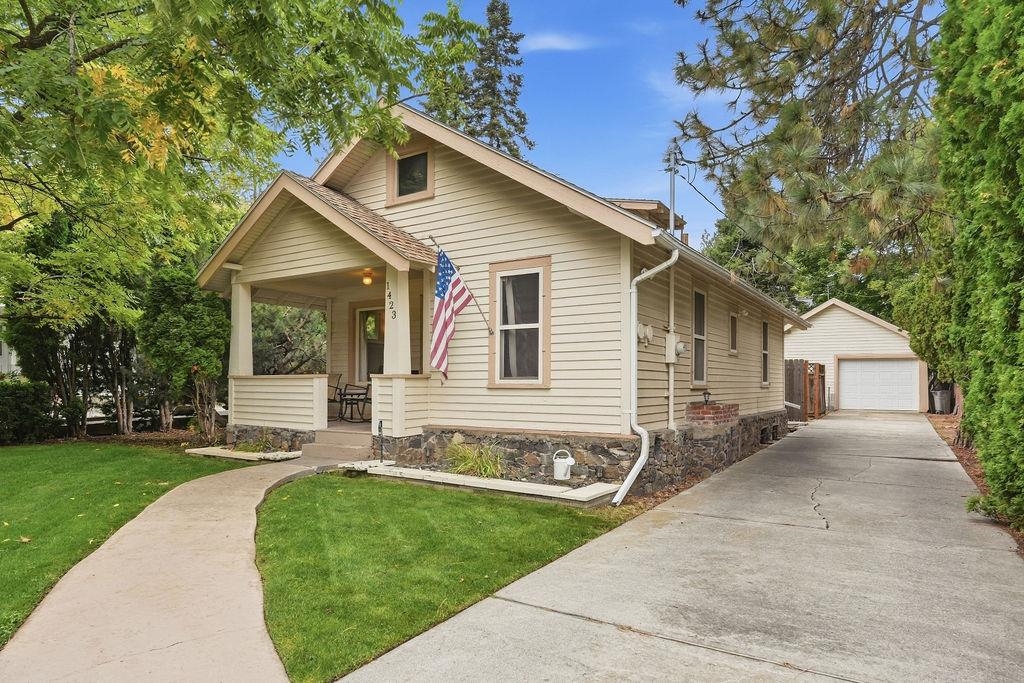 1423 E 36th Ave - Photo 2