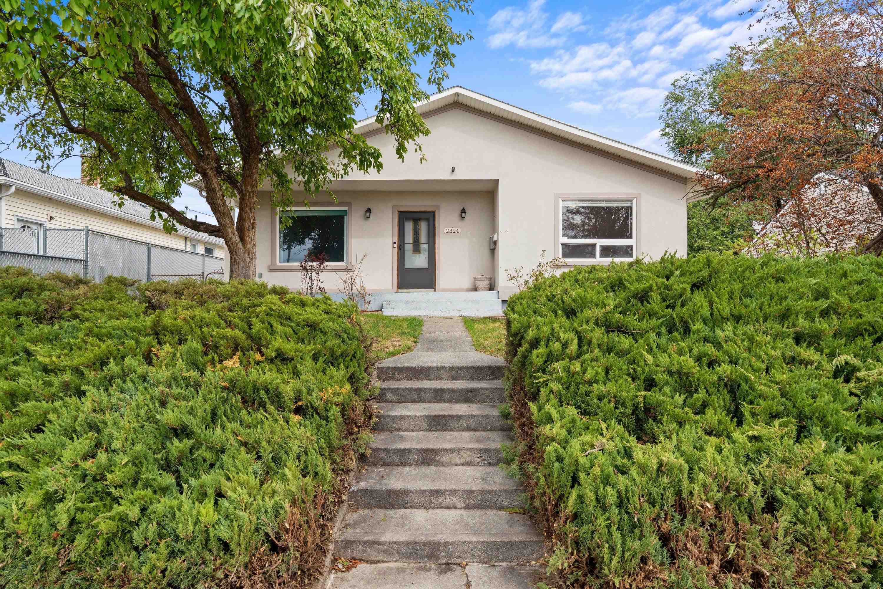 2324 W Everett Ave - Photo 2