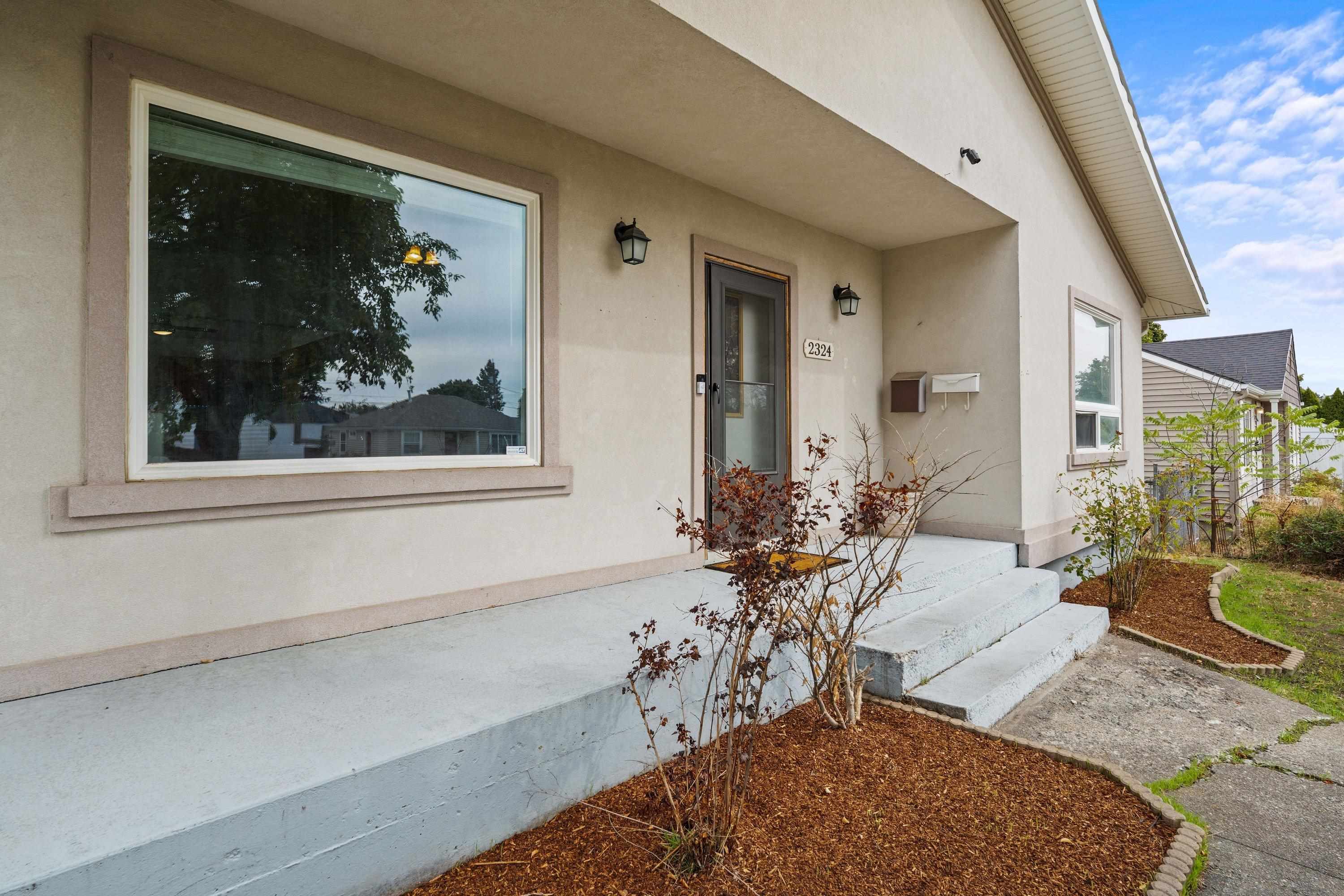 2324 W Everett Ave - Photo 4