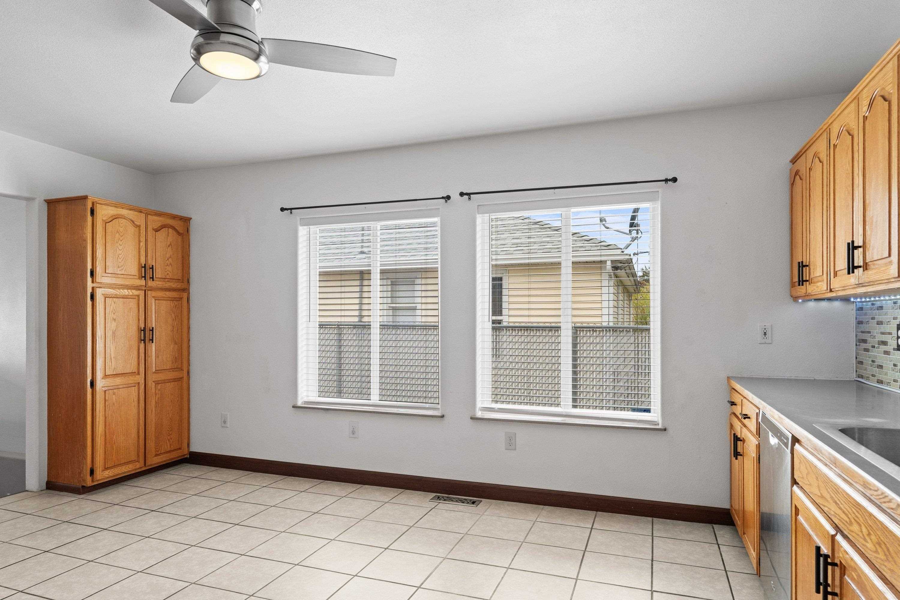 2324 W Everett Ave - Photo 11