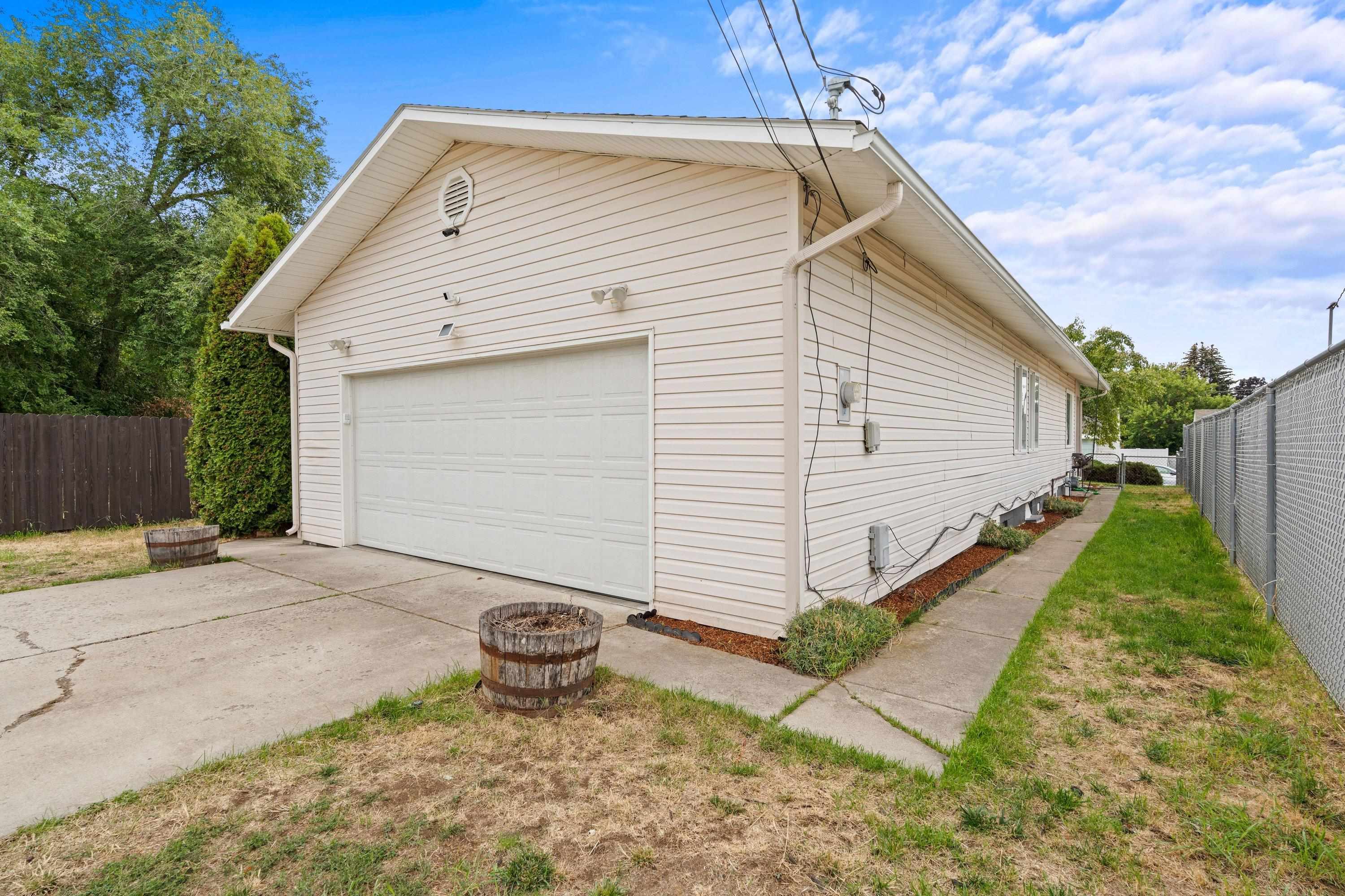 2324 W Everett Ave - Photo 38